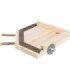 Área de posarse de madera con accesorios y perchas