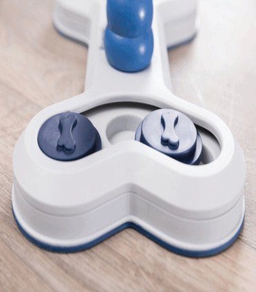 Juego interactivo para mascotas con conos y tapas
