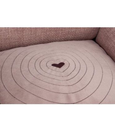 Cama Viviana rojo con cojín y bordado